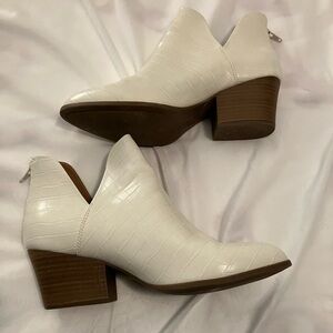 8.5 White Croc-Embossed Ankle Boots with Block Heel